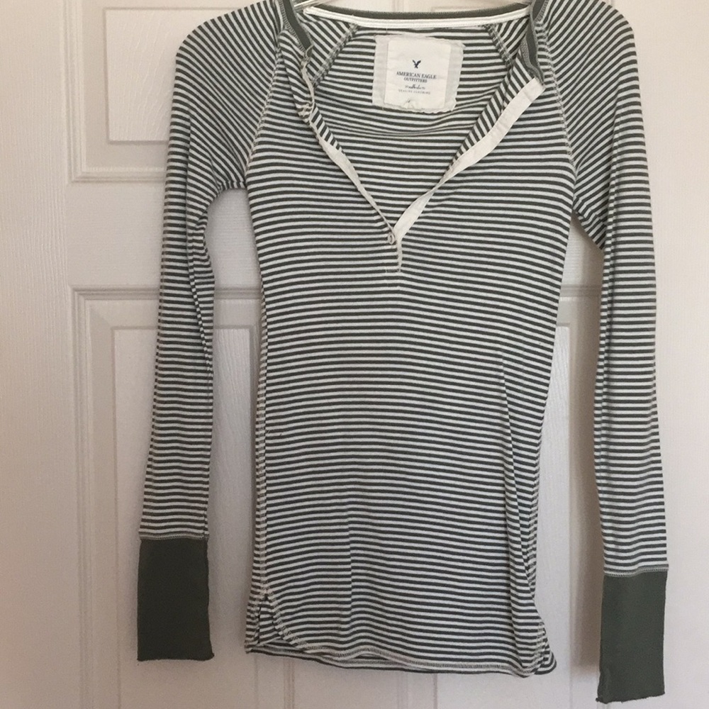 Cute American Eagle long sleeve